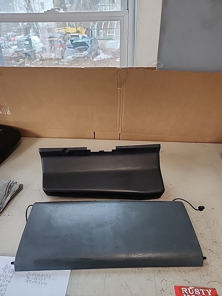 1989 GMC TRUCK, GLOVE BOX And DOOR LID COVER Grey 15588816