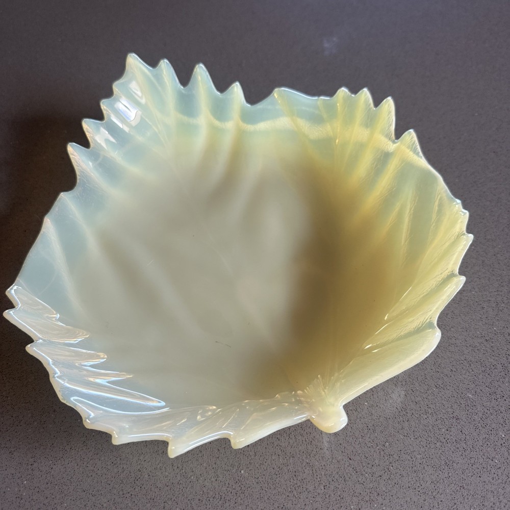 YALOS CASA MURANO Yellow Opalescent Glass 10.5 Inch Round Bowl.