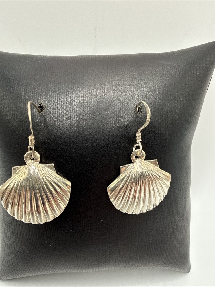 Vtg 925 Sterling Silver Scallop Shell Dangle Drop Earrings. 4.2 Grams.