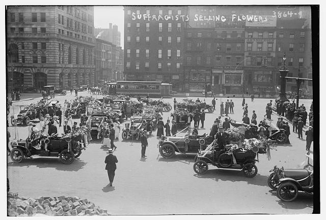 Photo:Suffragists selling flowers