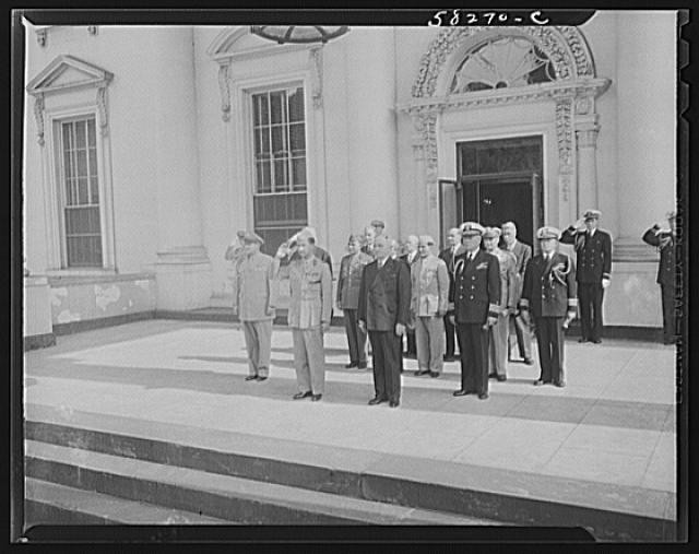 Photo:Washington DC White House 1940s Officials Saluting on Portico