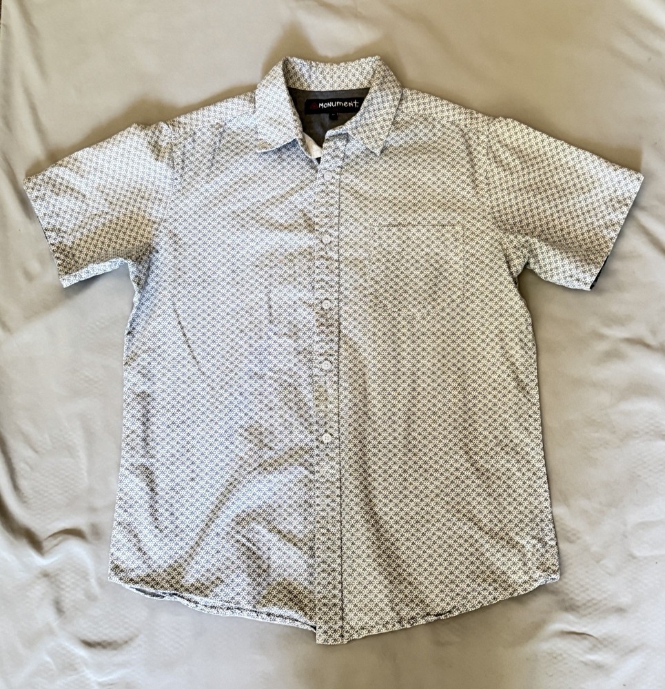 Monument Men’s Medium Short Sleeve Button Down Shirt Geometric Print Casual