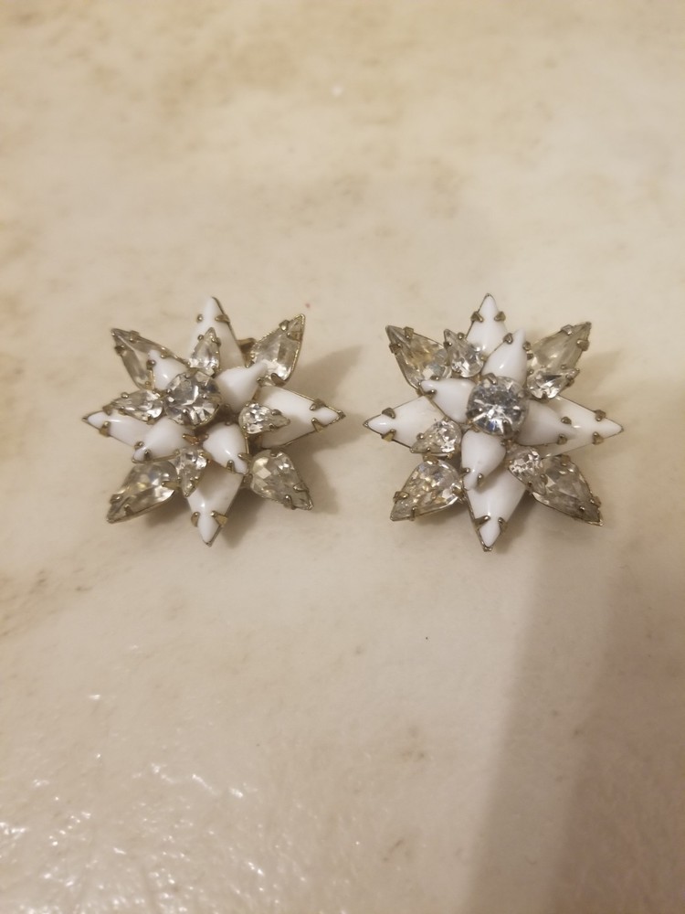 Vintage Hobe milk glass clear rhinestone starburst clip on earring missing pad