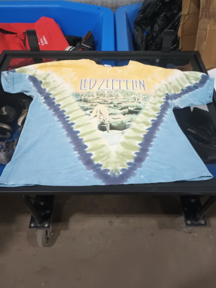 Led Zeppelin Houses Of The Holy Liquid Blue Band Shirt Size XL Men Vintage 2003