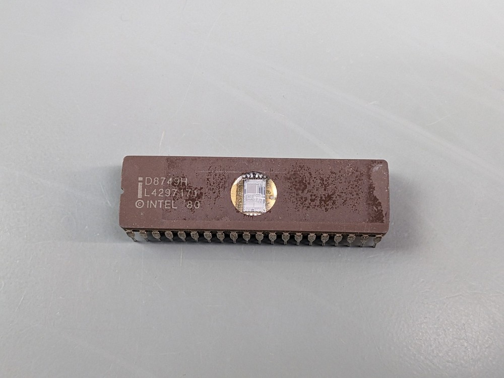 (2) Intel 8749 Microcontroller ICs ~ D8749H MCS-48 UV EPROM ~ Tested Good
