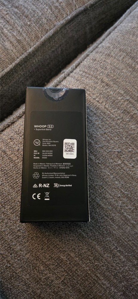 BRAND NEW Whoop 5.0 Health Fitness Tracker with Black Superknit Band