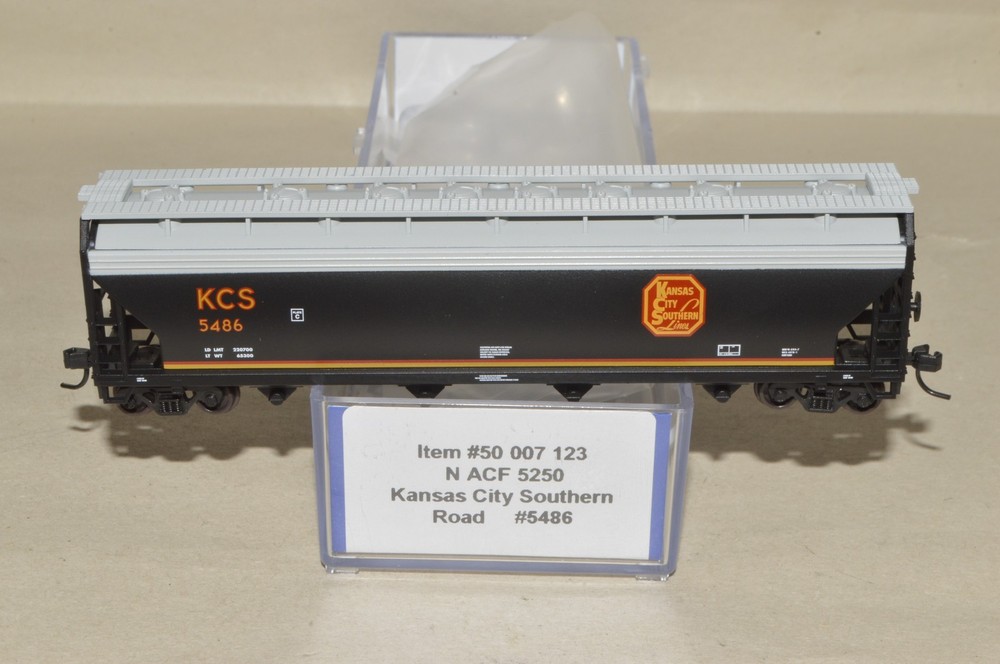 N scale Atlas Kansas City Southern RR ACF covered hopper car train 5486