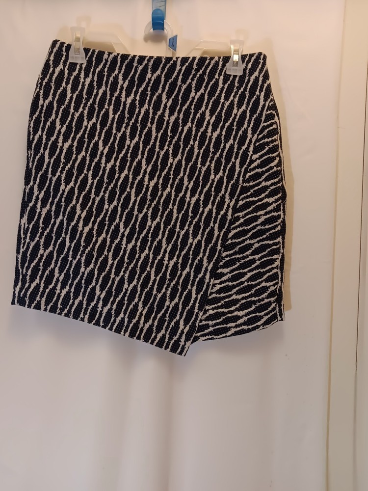 Loft Women's Mini Skirt, Wrap Style, Size 6, Navy Blue ,white