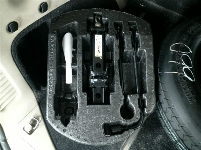 GRANDCHER 2015 Jack 104598115 NO FOAM TRAY NO SPARE TIRE