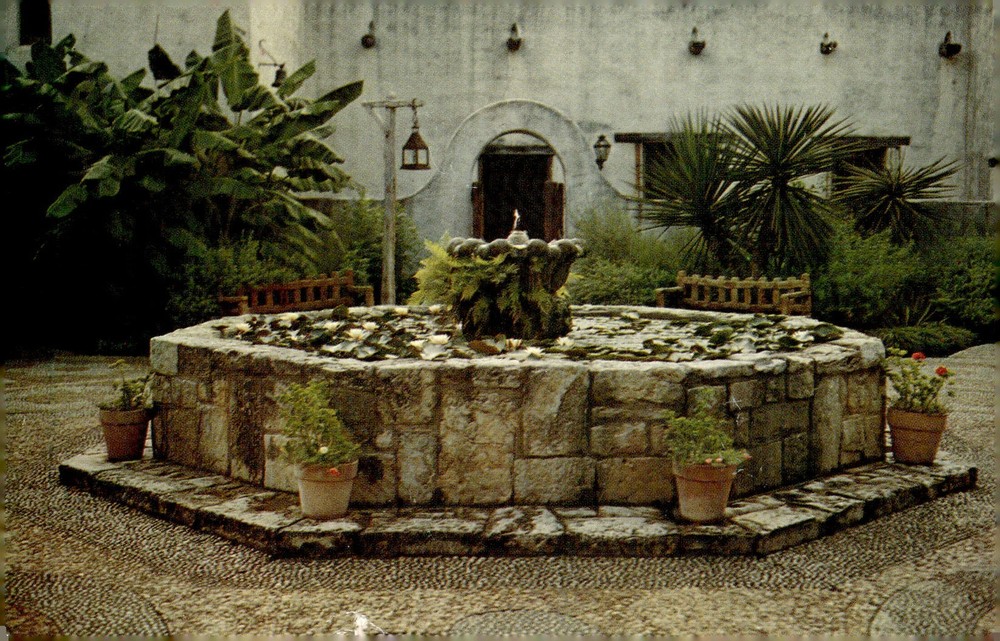 1964 Spanish Governors Palace San Antonio Texas Garden Fountain Chrome Postcard