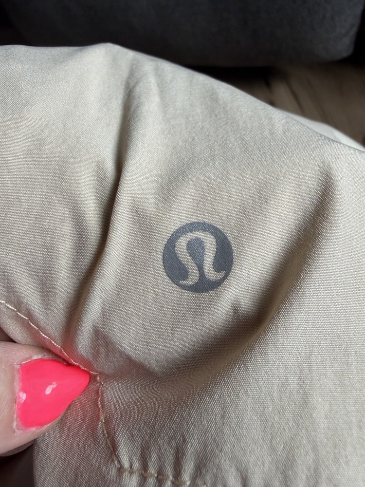 lululemon Polyester Shorts Men’s XL Beige Elastic Waist Zipper Pocket Flat Front