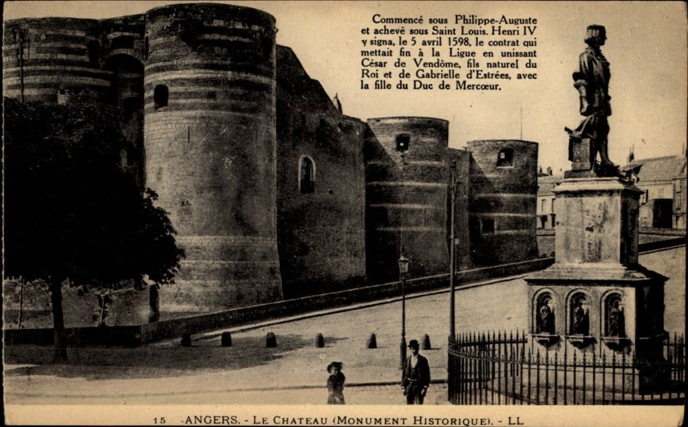 Chateau Monument Historique Angers France vintage postcard s433