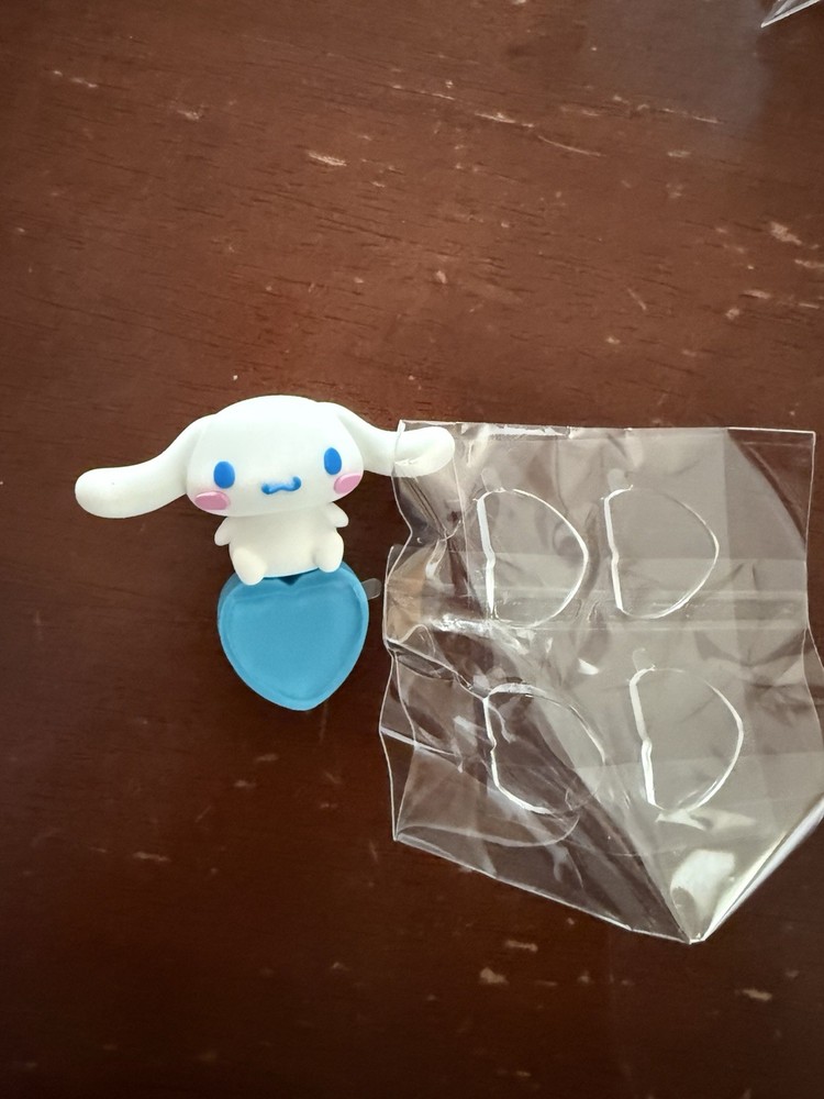 Sonix x Sanrio Sweethearts Hello Kitty and Friends Surprise Peeker - Cinnamoroll