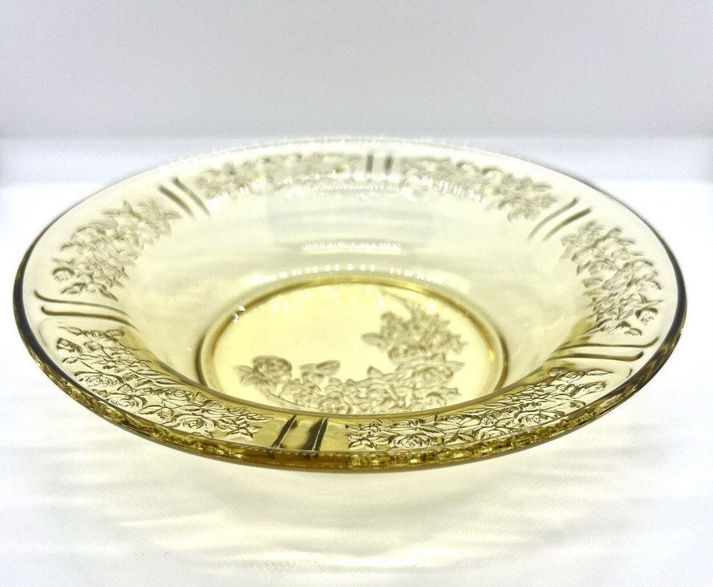 Federal Glass Co 1930s Sharon Cabbage Rose 7.5-Inch Yellow Amber Bowl