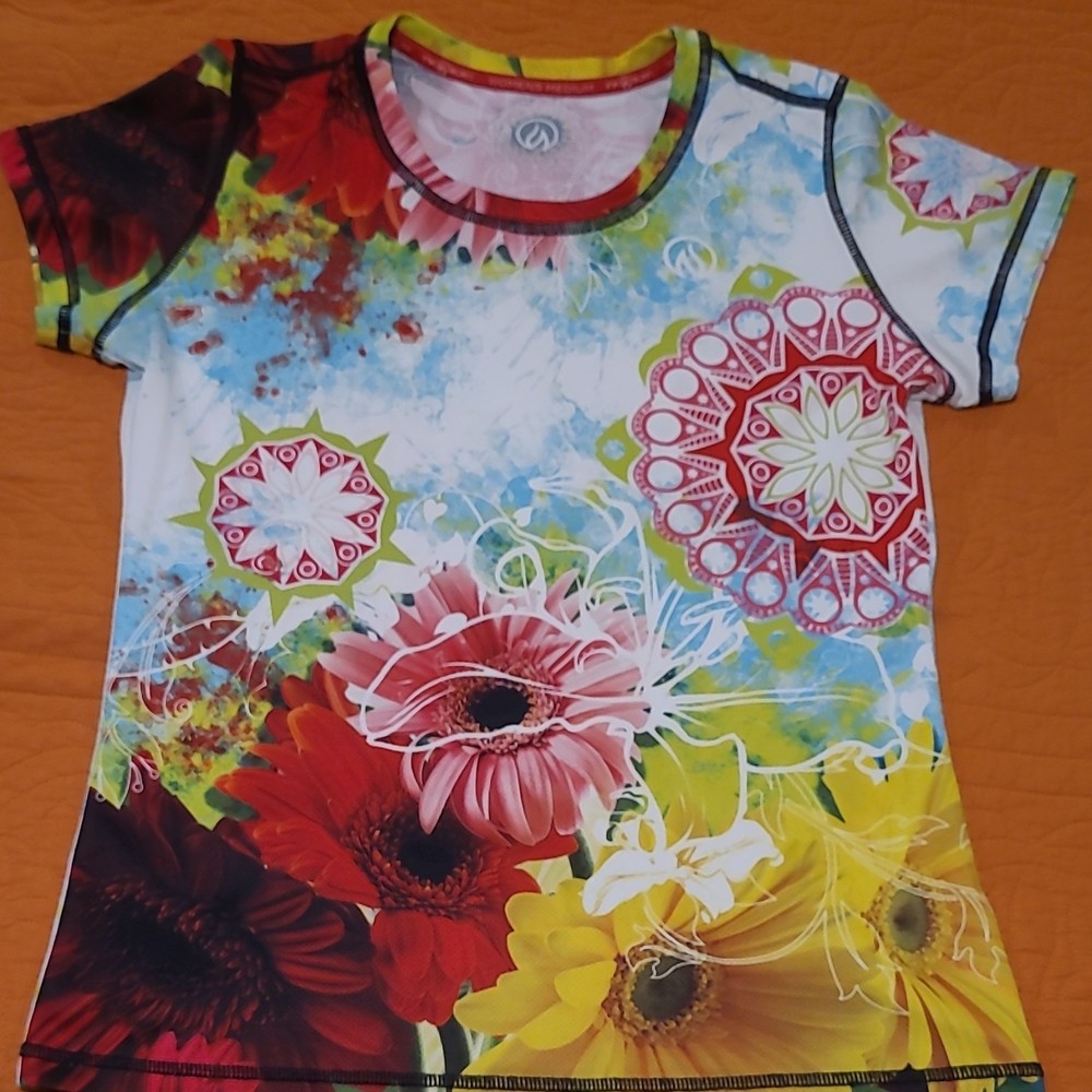 INKnBURN Women's M Multicolor Floral Short Sleeve Crew Neck Pullover T-Shirt