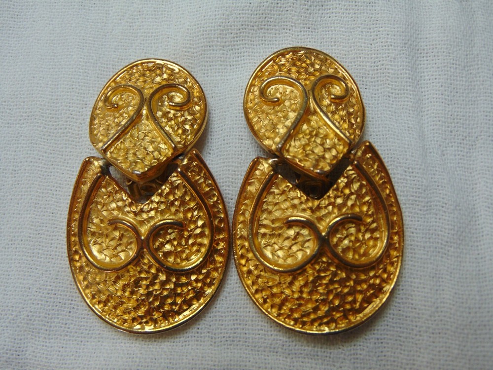 vintage1980s large gold plated door knocker clip on earrings