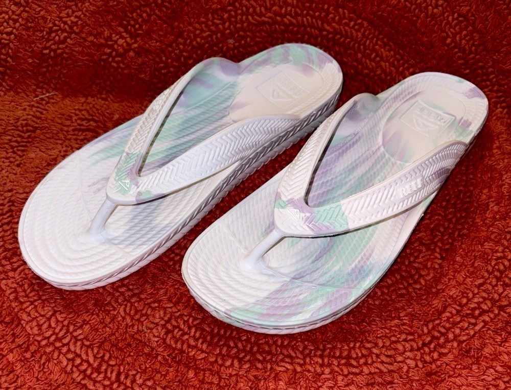 REEF WOMEN`S WATER COURT FLIP FLOPS THONGS SZ 1O M  PURPLE SWIRL CUSHION COMFORT