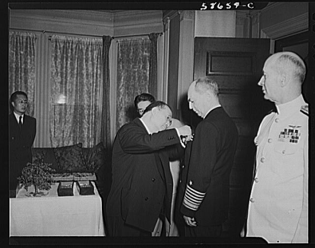 Photo:Franklin D. Roosevelt Naval Medal Ceremony 1940s White House