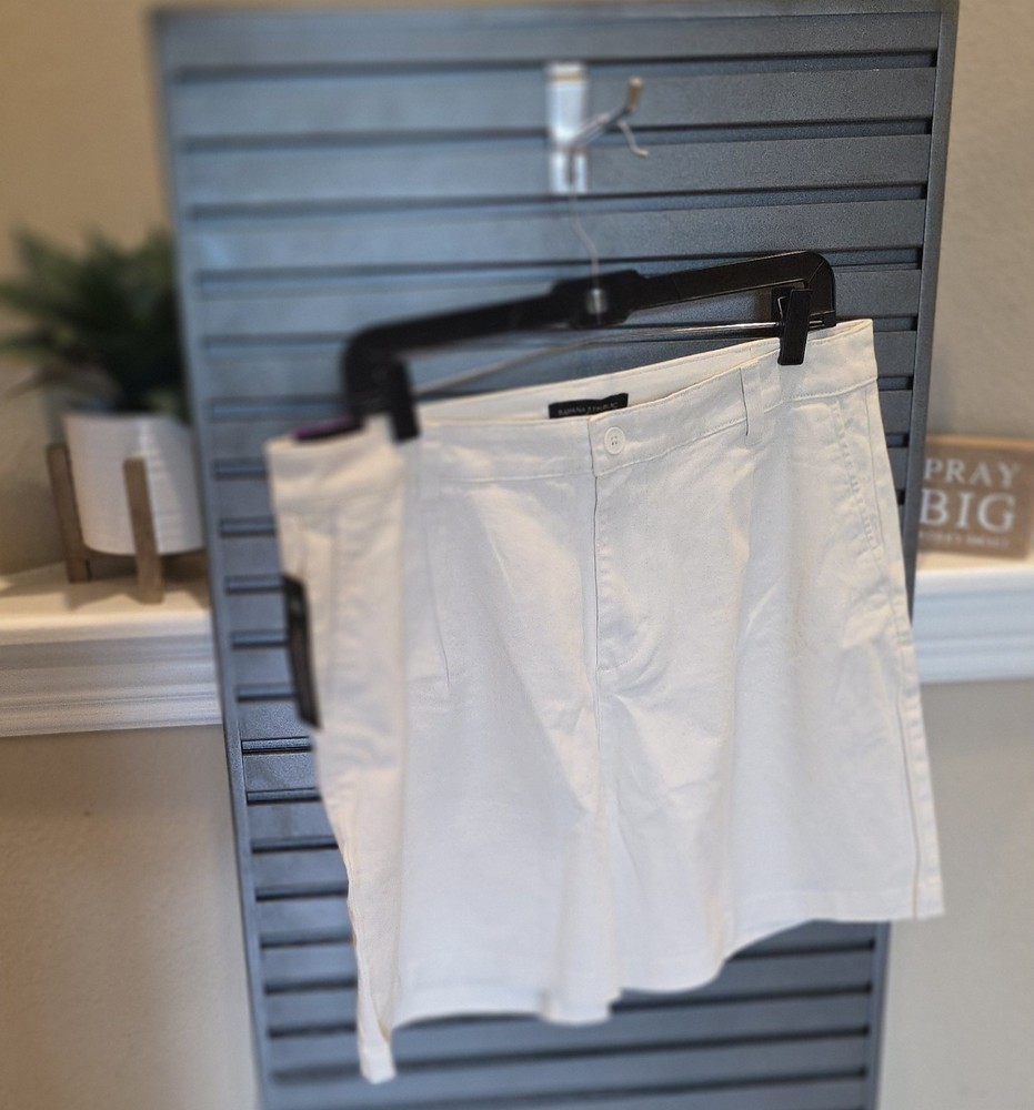 Banana Republic Womens Shorts Pleated Front Short 5.5 Inseam  Size 14 Tan W1