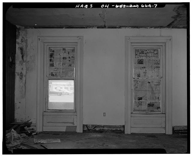 7. INTERIOR VIEW OF FIRST FLOOR LIVING ROOM - William Newman House, 716 Second