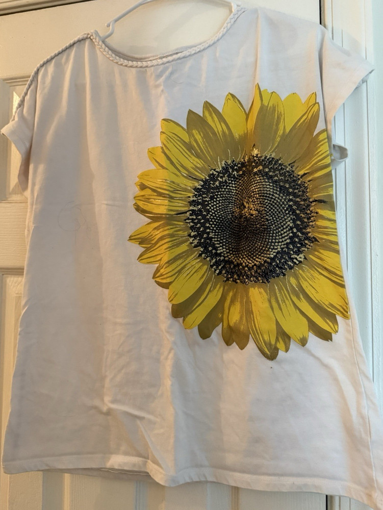 Joei & I White Sunflower Braided Trim Short Sleeve T-Shirt Women's Size M