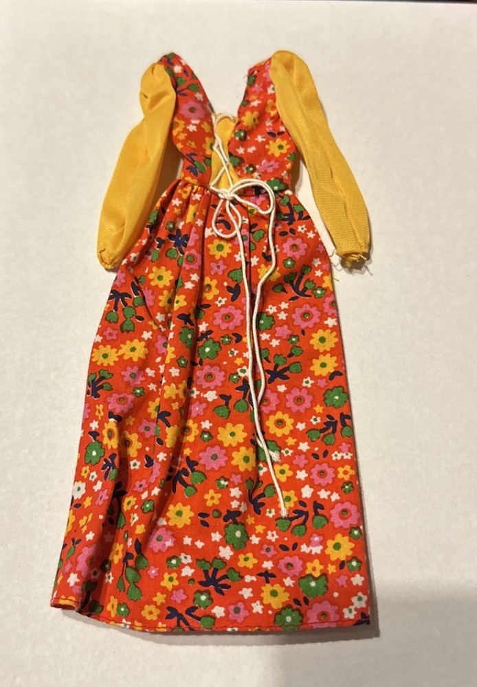 Vintage 1976 Barbie Best Buy Fashion #9575 Red Yellow Floral Peasant Dress