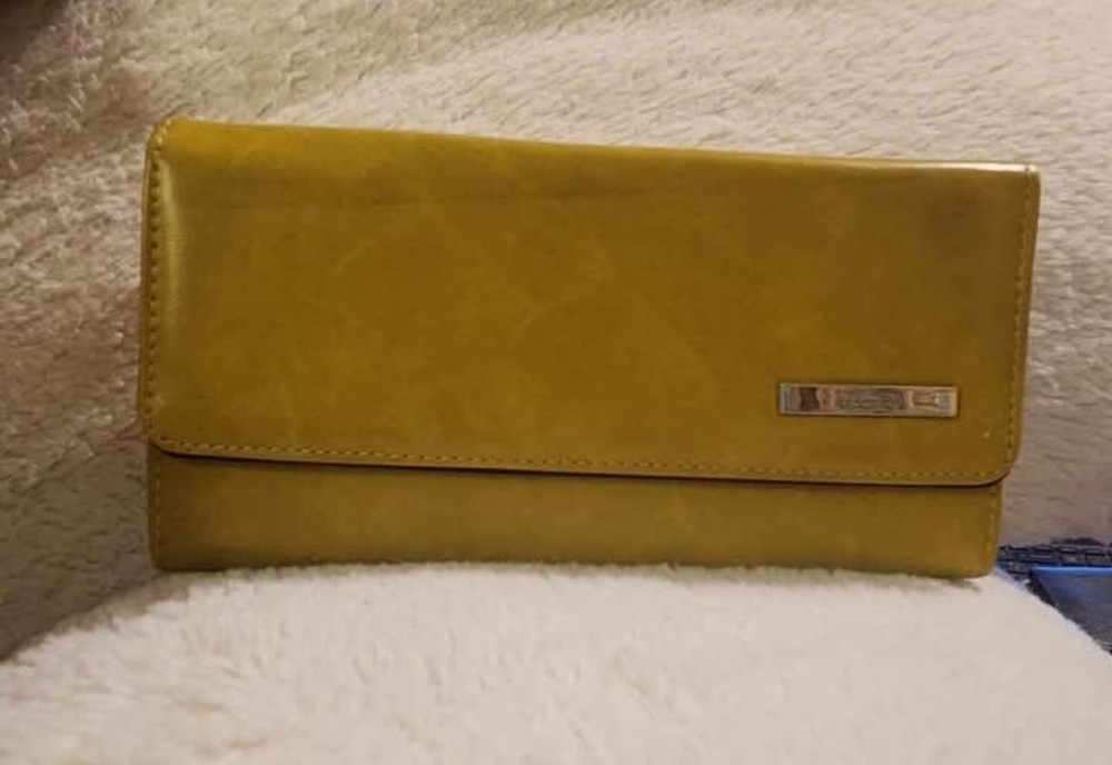 Kenneth Cole Reaction Women's Tri-Fold Wallet