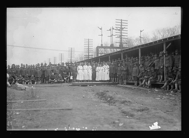 Photo:Red Cross Station Canteen Soldiers 1918 En Route for Over There