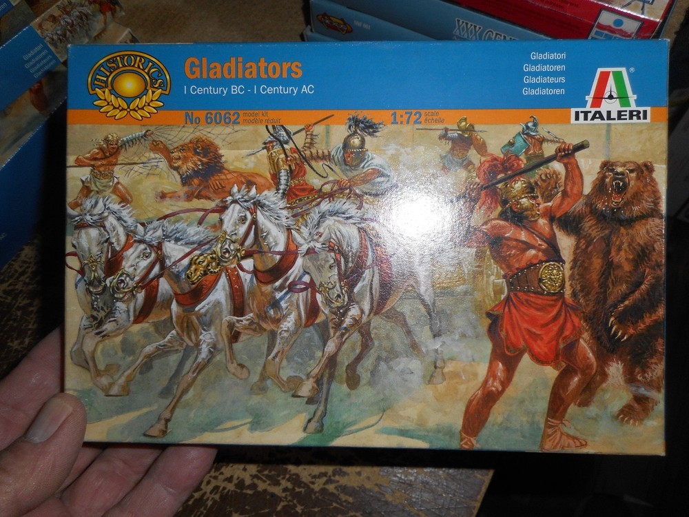 Italeri 1st Century Roman Gladiator Soldiers & Chariot in Box 1/72 #6062