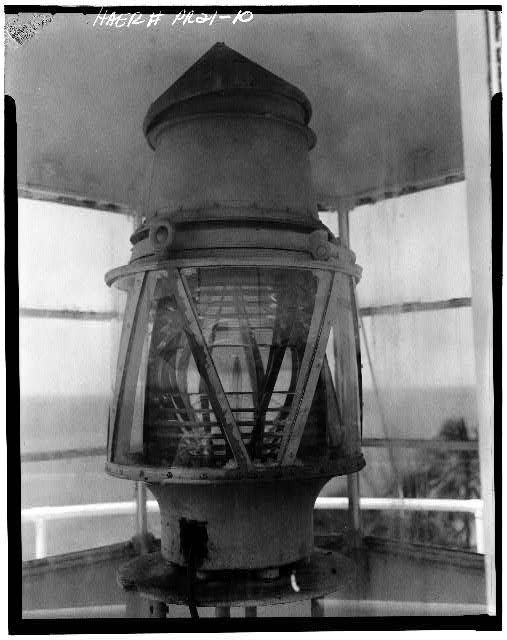 10. DETAIL VIEW LAMP - Faro de Punta Higuero, Punta Higuero, Centro Puntas,