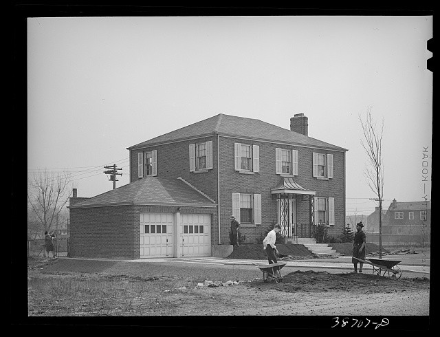 Photo:Chicago Illinois 1941 South Side Home of Well-to-Do Negro Family