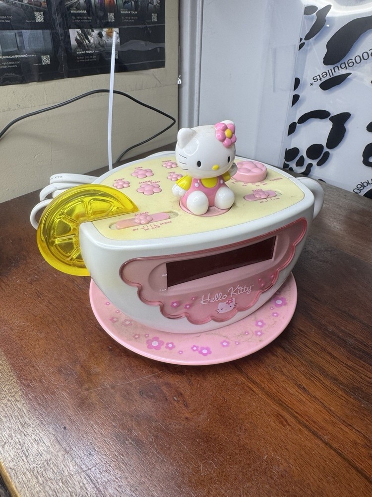 Vintage 2003 Hello Kitty Tea Cup Alarm Clock Radio W/Nightlight Working Sanrio