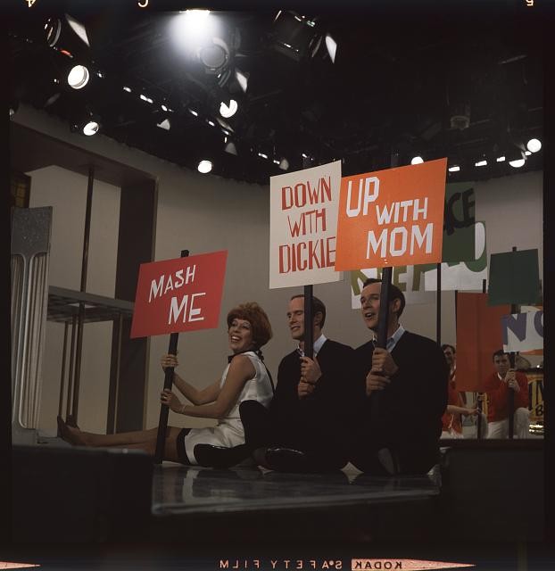 Photo:Smothers Brothers 1960s TV Show Set Signs Mash Me Up With Mom