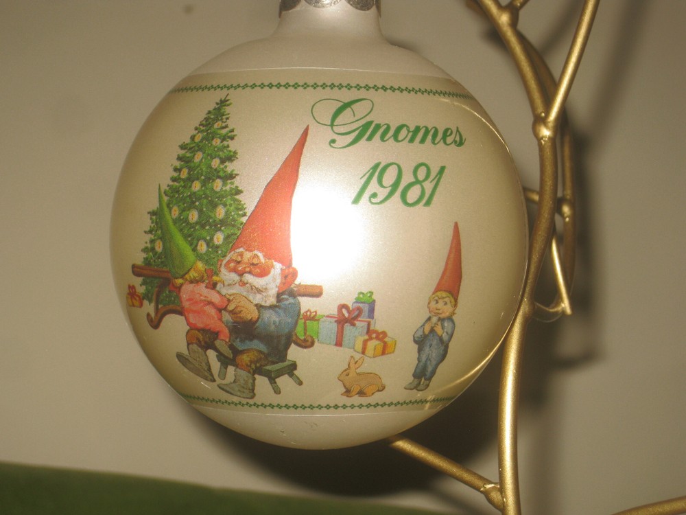 Vintage Gorham 1981 Unieboek Gnomes Christmas Tree Glass  Ball Ornament