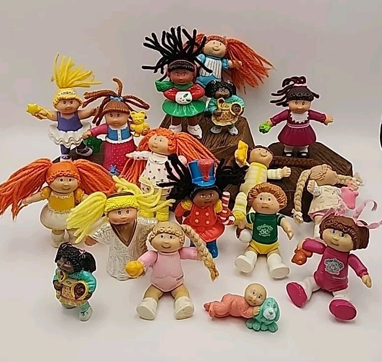 Vintage Cabbage Patch Kids Mini Figures PVC Figurines Toys (Lot Of 17)
