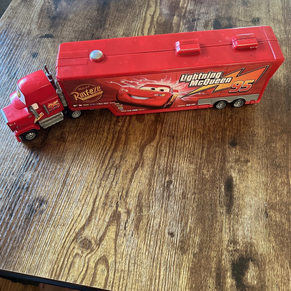 2006 Disney Pixar Cars Mack Truck Superliner Lightning McQueen Vintage Set M5