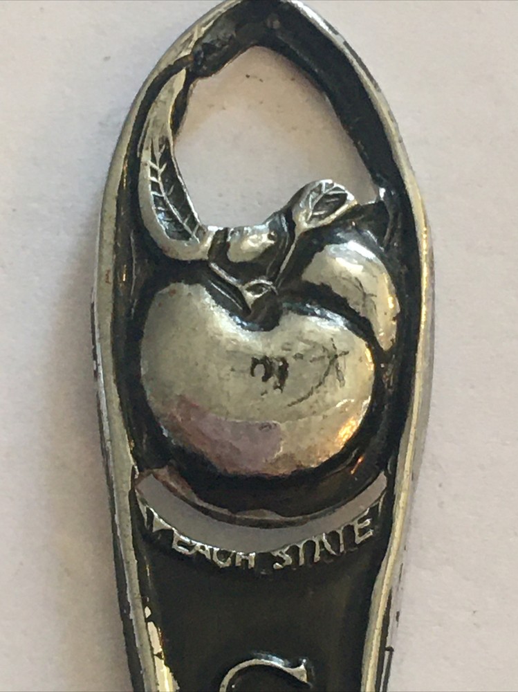 Vintage Souvenir Spoon US Collectible. Peach State Georgia