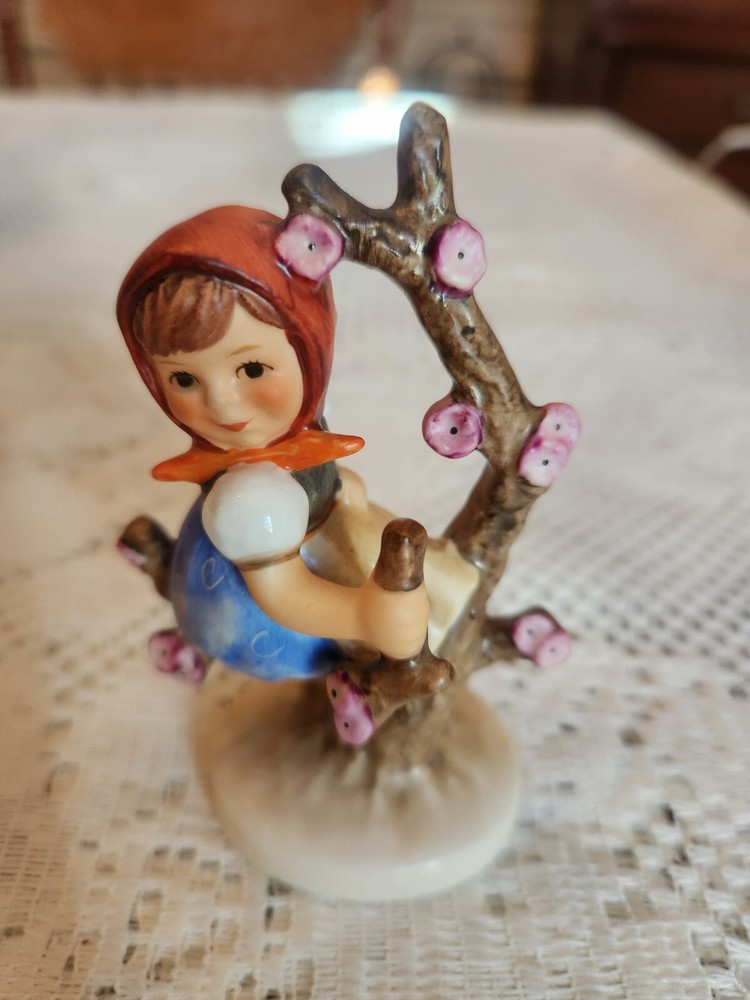 M J Hummel Goebel APPLE TREE GIRL #141 3/0 Figurine 4