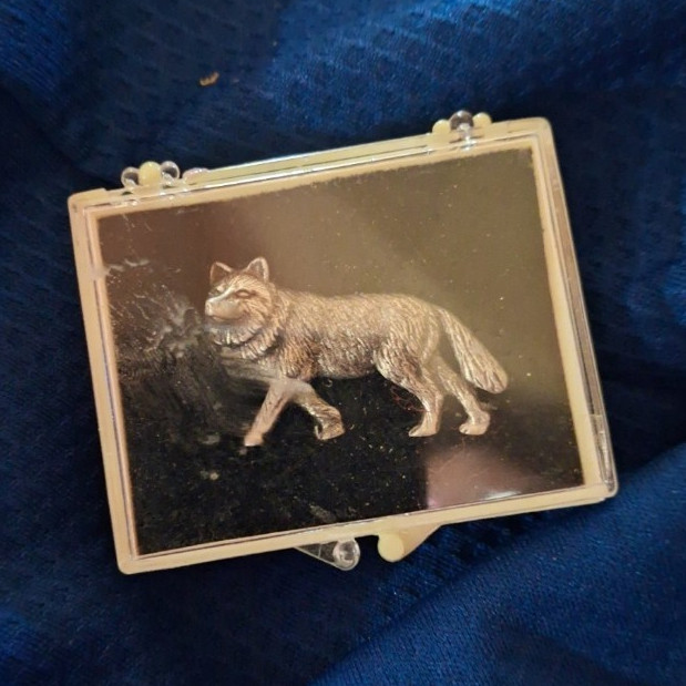 Silver Tone Metal Wolf Rectangle Brooch Pin, Black Background, No Stone