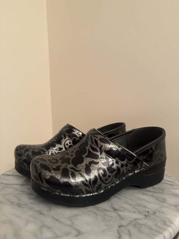 Dansko Professional Black And Silver Patent Leather Clogs Women’s Size 37