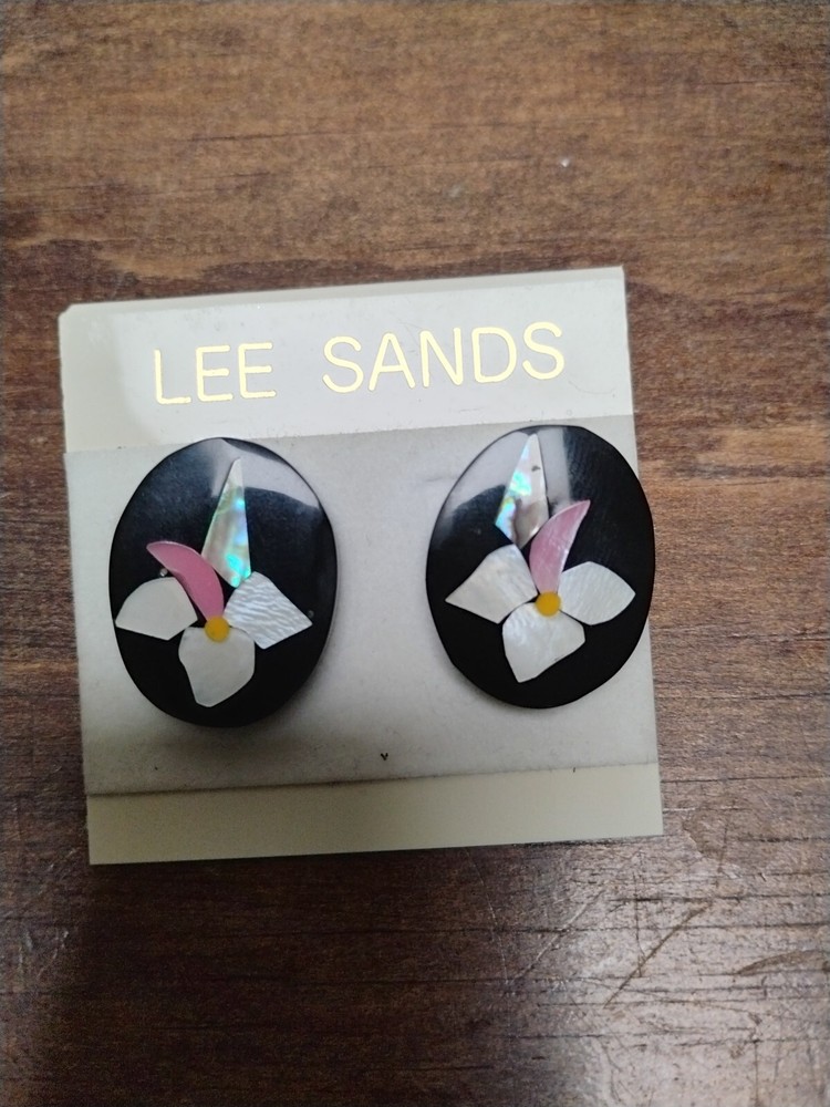 Vtg LEE SANDS 1970’s Abalone Mother Of Pearl Earrings Inlay Flower