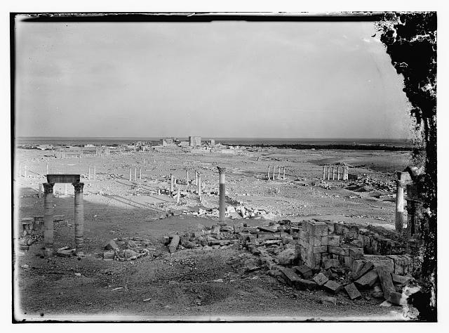 Photo:Palmyra Syria 1900s Ruins Temple Columns Landscape