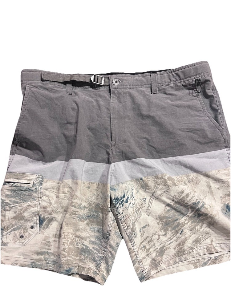 Realtree Fishing Shorts Mens XL  Green Camo Performance Hybrid Outdoor