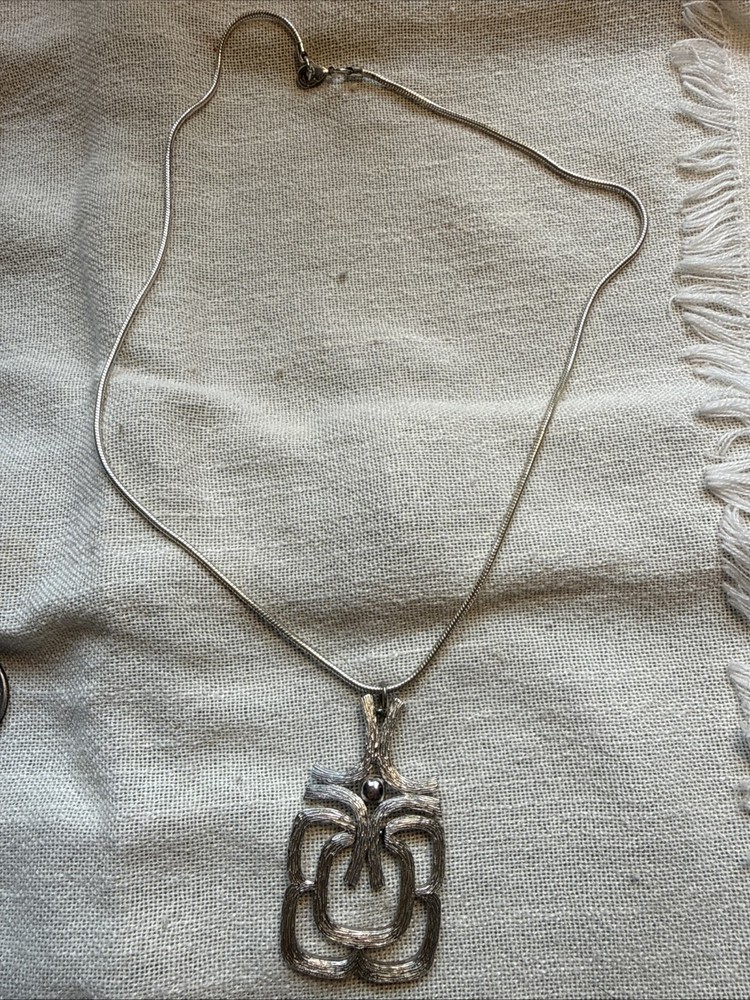 #3 VTG Avon Modernist Pendant Necklace – Silver-Tone Geometric Statement Jewelry