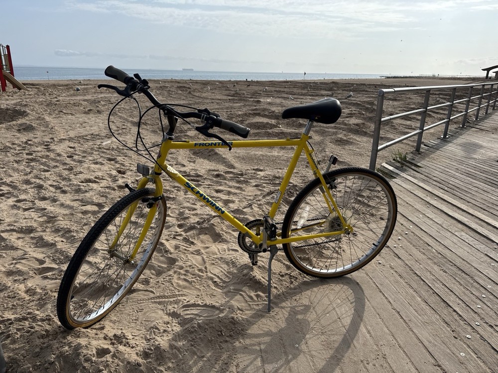 Schwinn Frontier Hybrid Bike 700C Yellow Flat Bar Rim Brake Kickstand