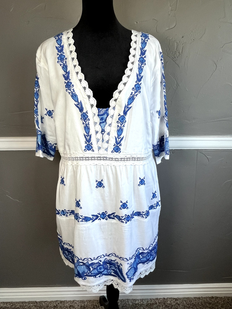 Boston Proper Women's Tunic Top Size 16 White with Blue Embroidered Boho Peasant