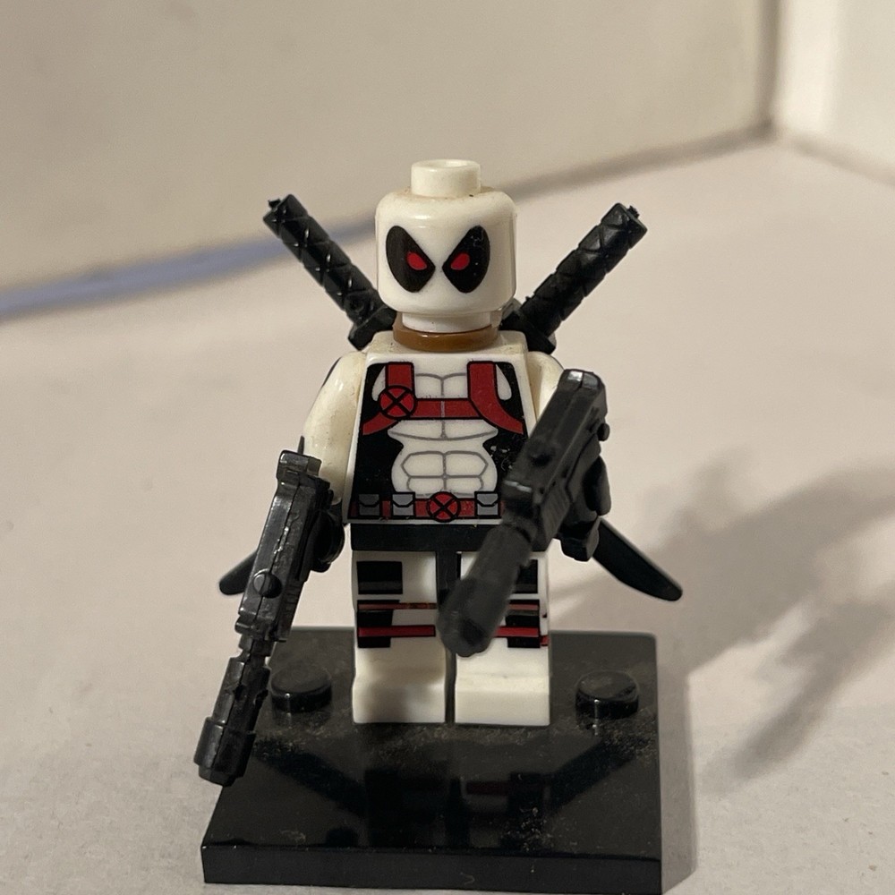 Custom LEGO Marvel Deadpool Minifigure (Good Condition) White