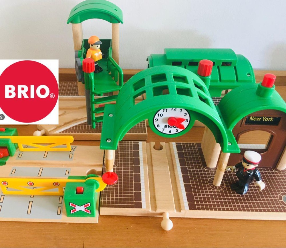 Brio BRIO Scenery Parts 4 Piece Set Signal Station Station Railroad Crossing Gar