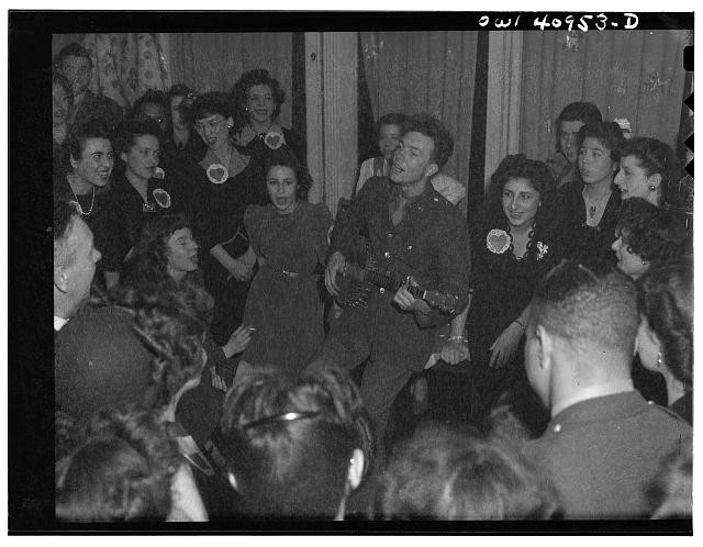 Photo:Washington DC Pete Seeger 1944 Labor Canteen Folk Singer Crowds CIO