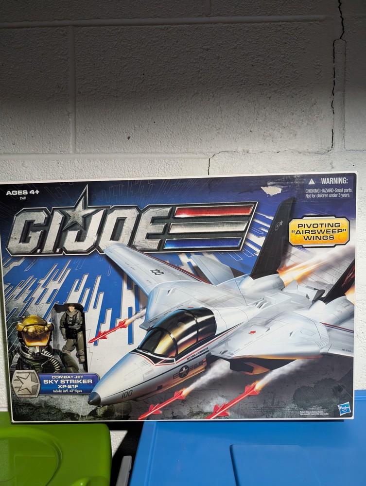 GI Joe 30th Anniversary Combat Jet Skystriker XP-21F & Captain Ace Figure NIB-image